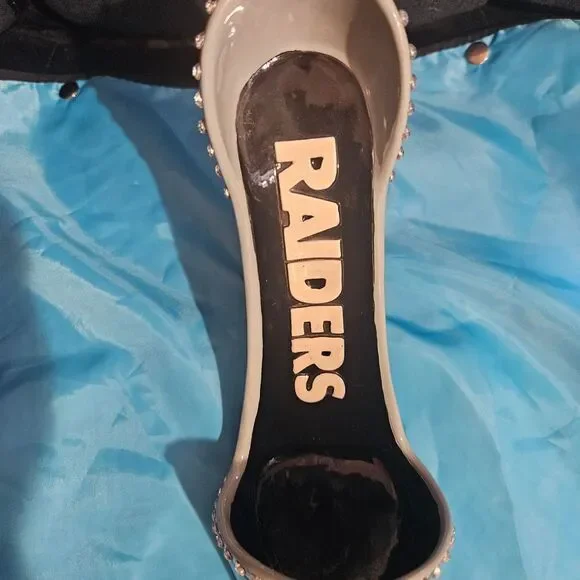 NFL RAIDERS‎ - Wine Bottle Holder Porcelain High Heel - Picture 2 of 5